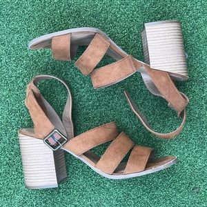 Universal Thread shoes